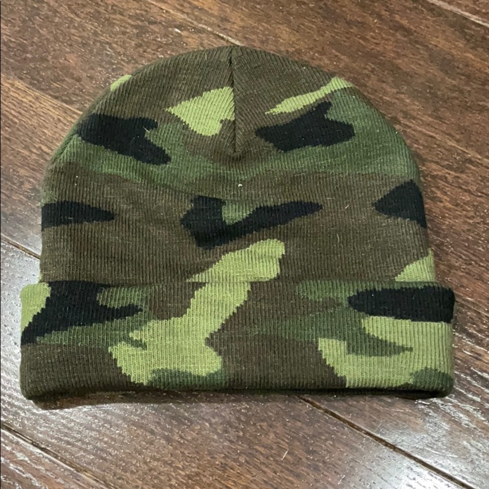 Forever 21 camo print winter hat